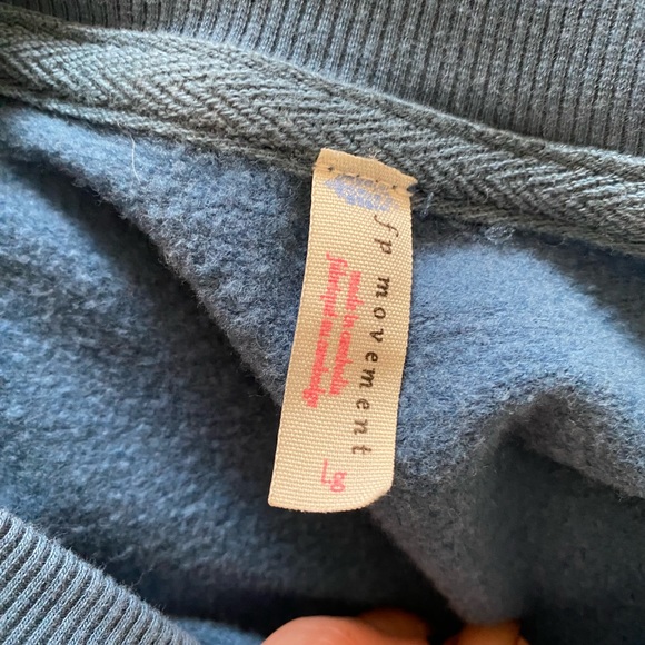 Free people movement sweatshirt size L. - Picture 2 of 4